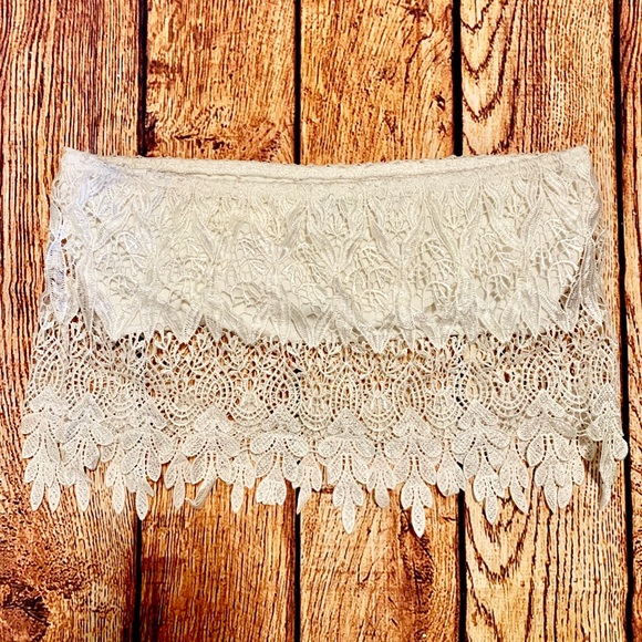 Solemio White Crochet Lace Bandeau Crop Top - Picture 3 of 4